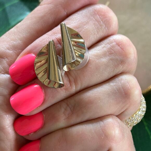 BOGO FREE GOLDEN STUD EARRINGS - Picture 1 of 5